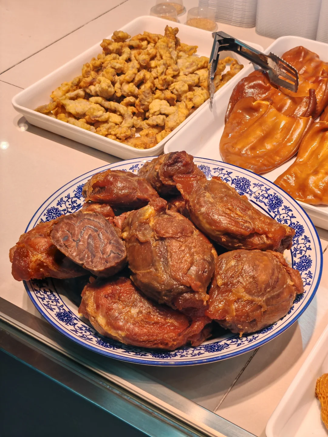 干净清爽的卤味店真的很加分 一次买三家