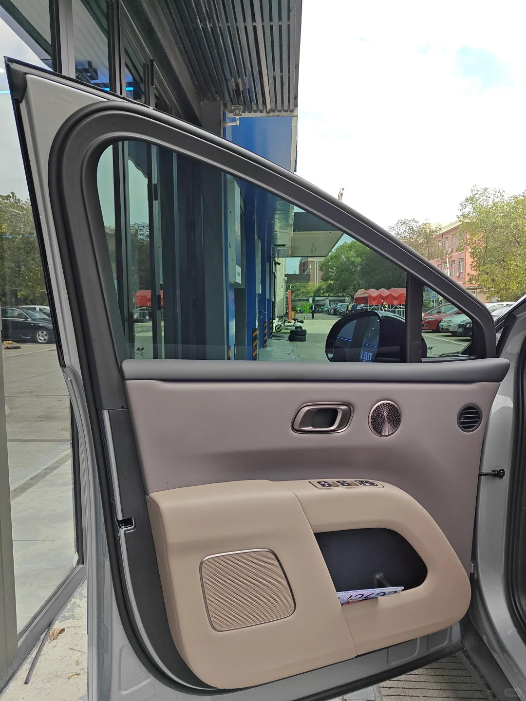 ?理想i8窗膜神操作:隔热防晒又省电!✨