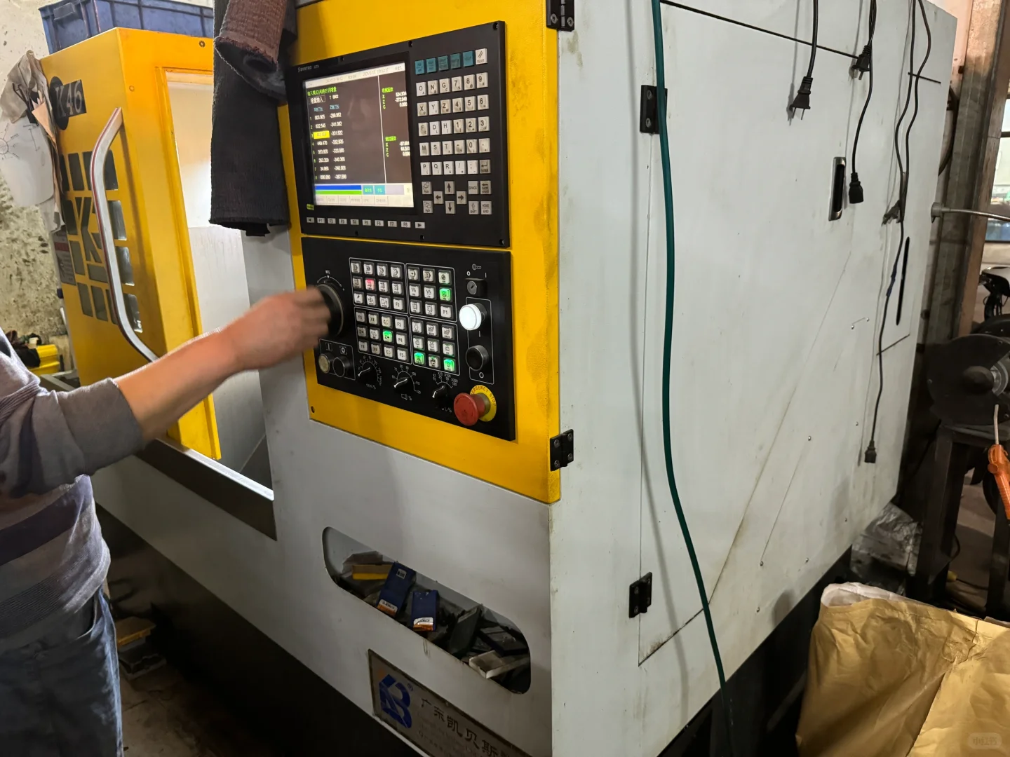 我爸让我帮他问问 车床铣床自动化生意