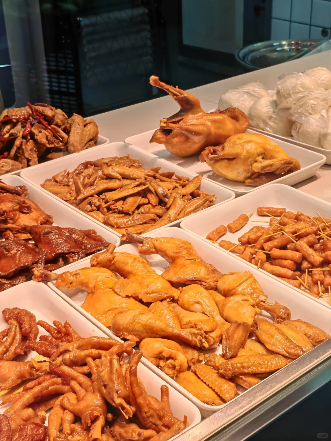 干净清爽的卤味店真的很加分 一次买三家