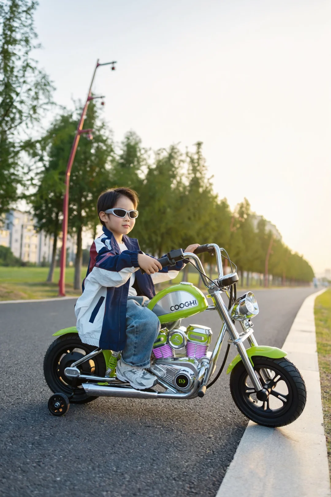 4岁幼崽开哈雷？这小子是要C位出道！?️