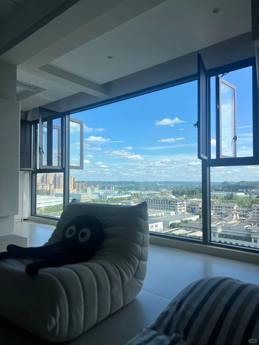 平开窗 VS 推拉窗，一招教你选对窗！