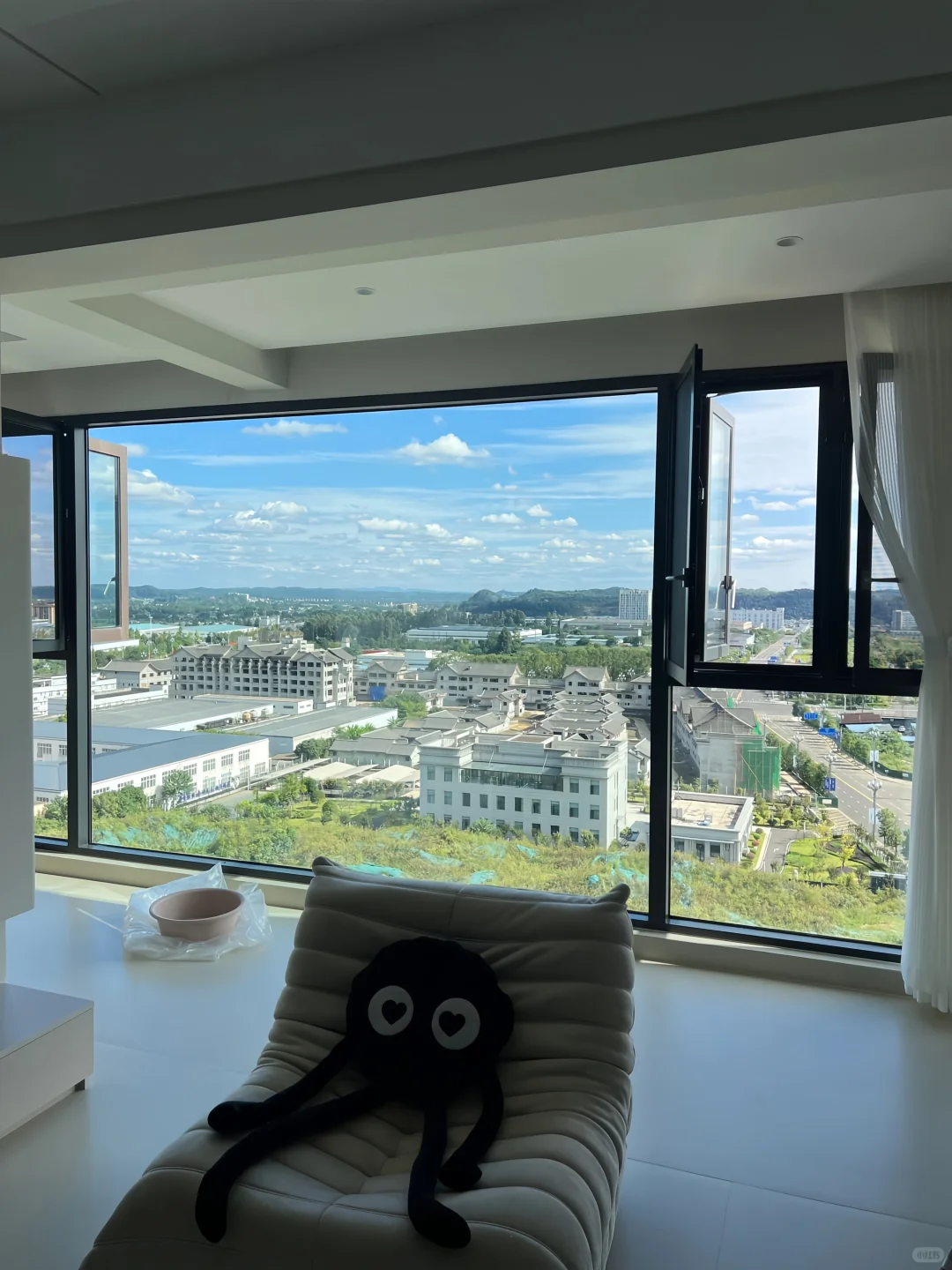 平开窗 VS 推拉窗，一招教你选对窗！