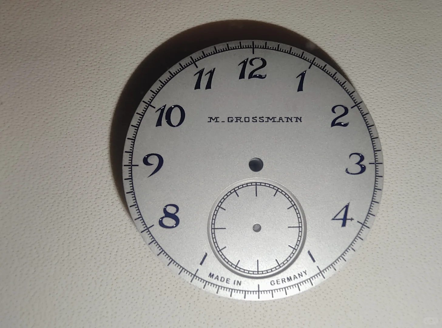 亲手打磨了半张表盘