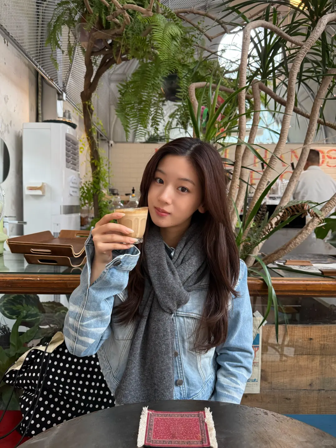 秋日街头的牛仔风情