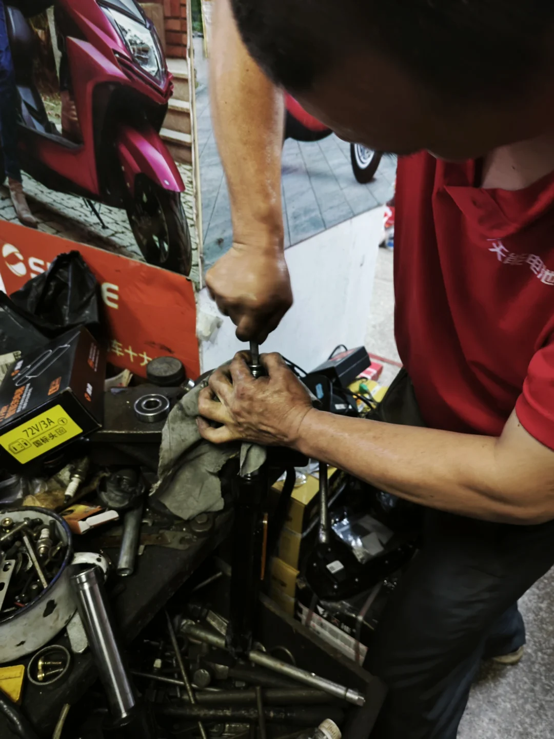 九号m95c更换前减震弹簧