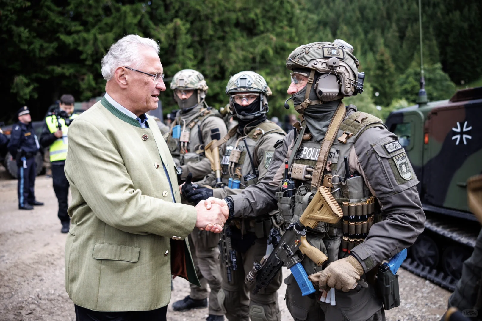 Invisio 二代全家福 欧洲顶级战术通讯系统