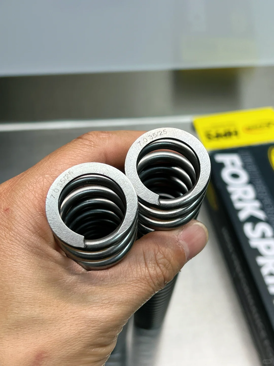 简简单单更换一对雅马哈R3 K-tech 弹簧～