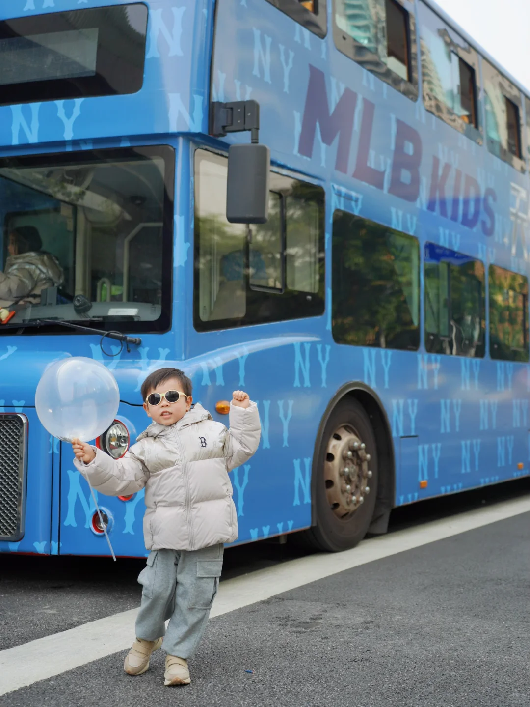 上海潮娃速冲！MLBKids老花巴士太出片?