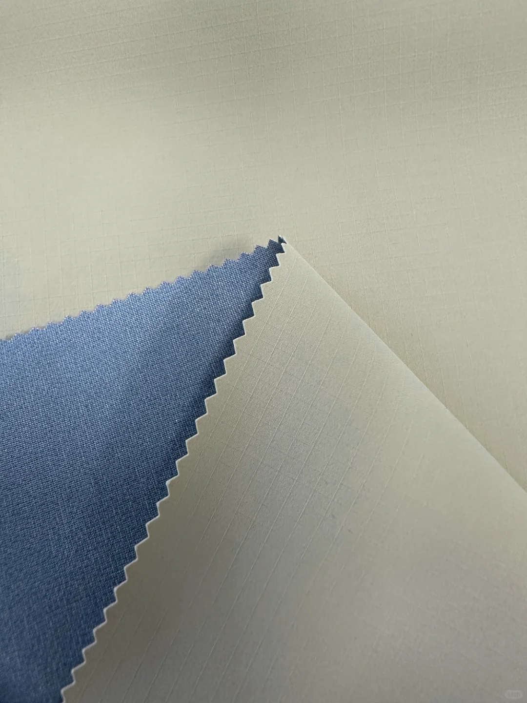 DWR强防水二分格户外专业冲锋衣滑雪服面料