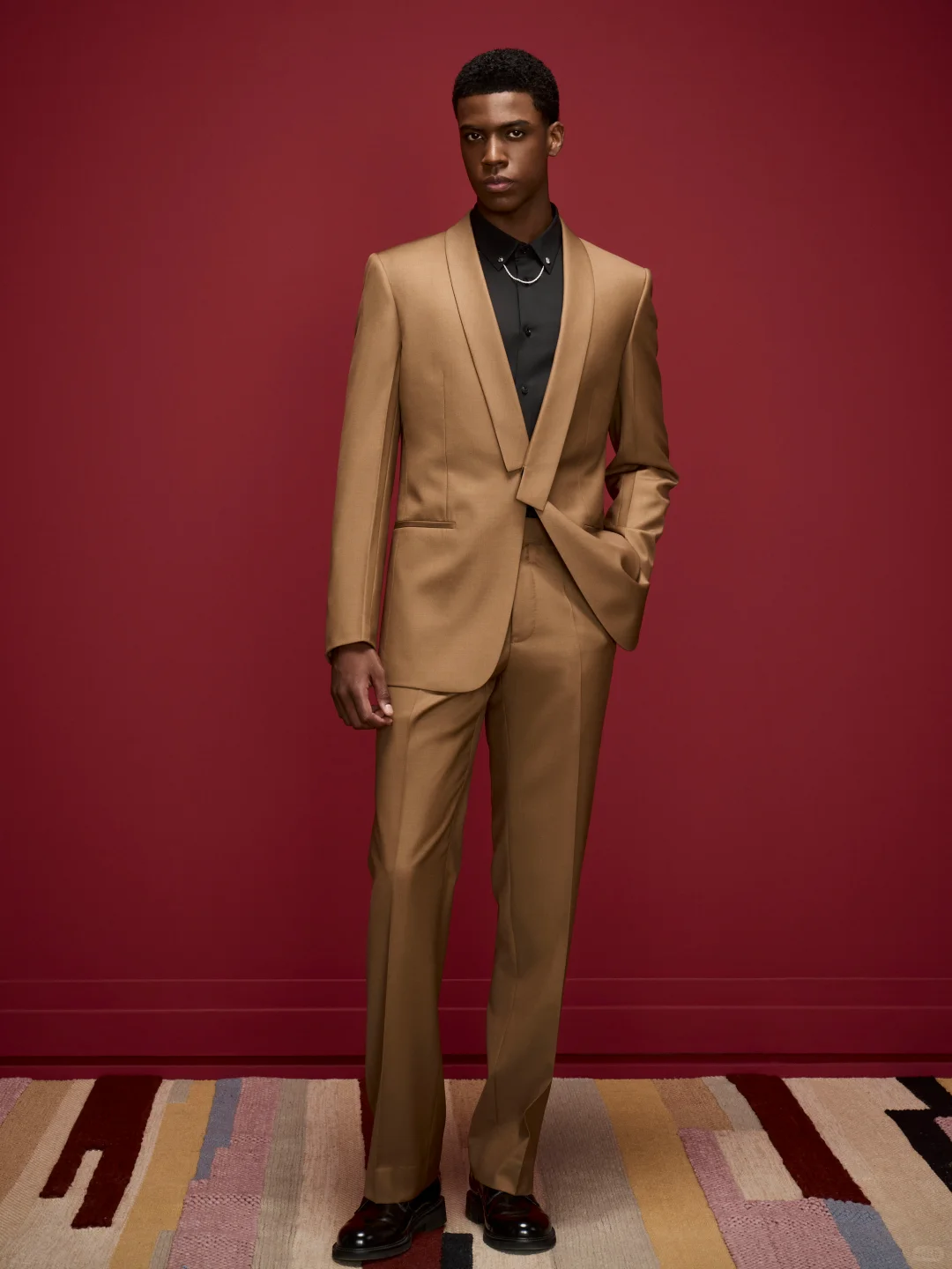 当剪裁成为时光的注脚,每一寸线条都在诉说