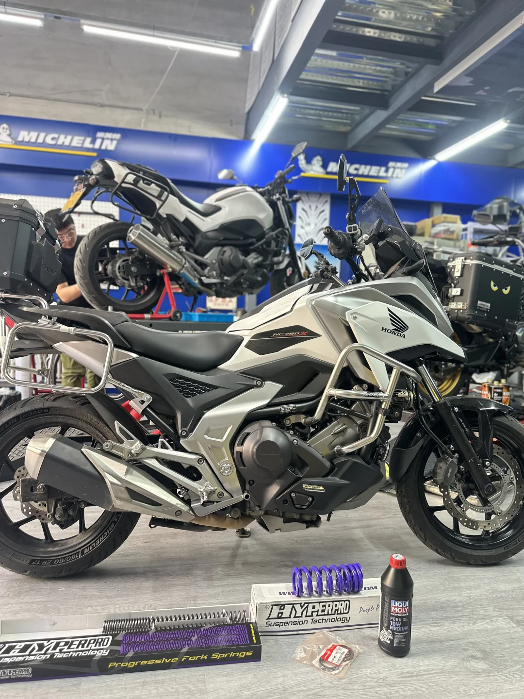 今天给NC750X 升级海魄避震弹簧