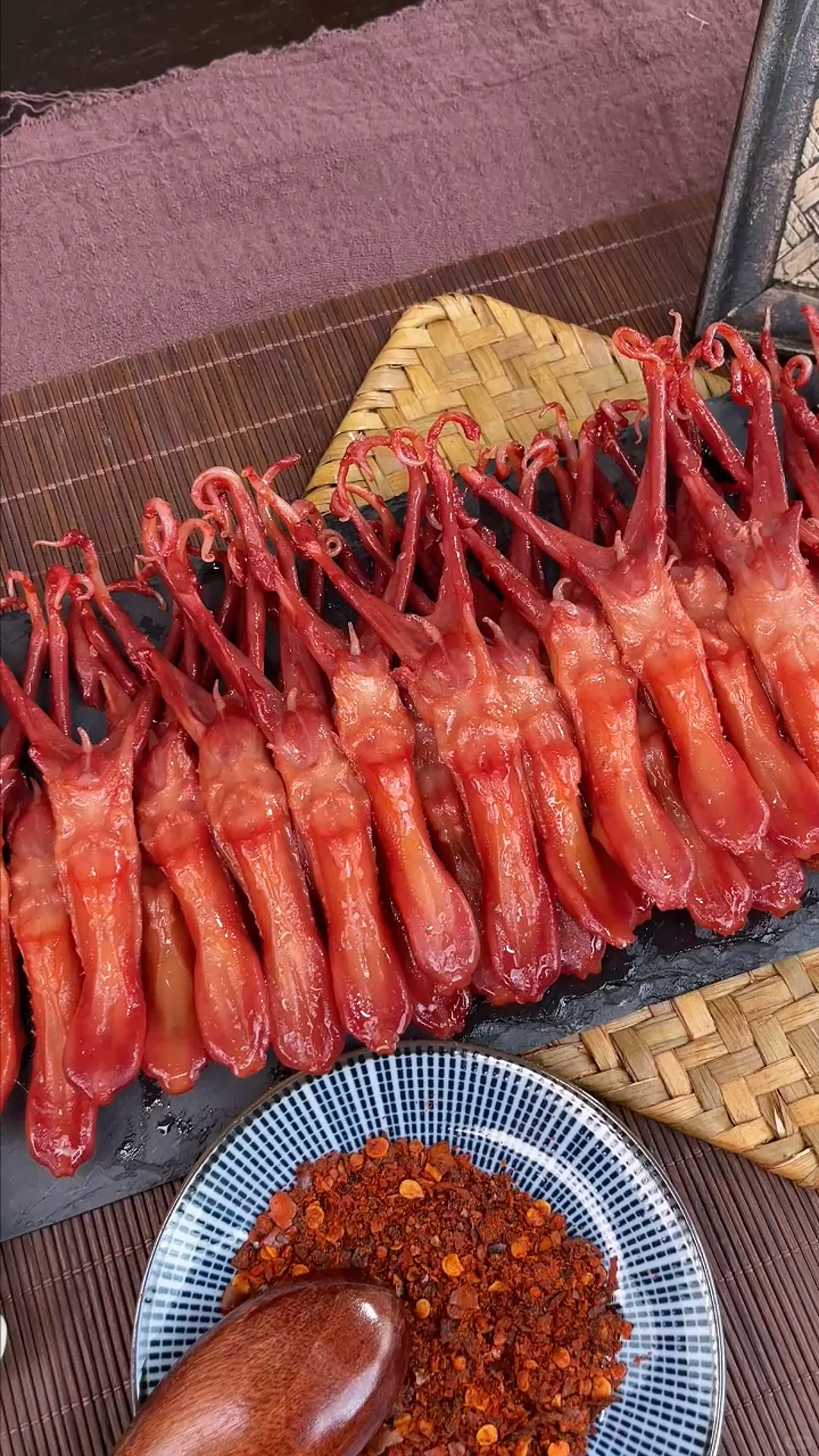 再冷漠的人吃到这个鸭舌也会笑出声