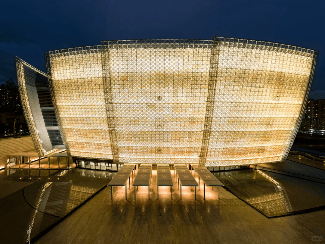 彩色透光发电玻璃