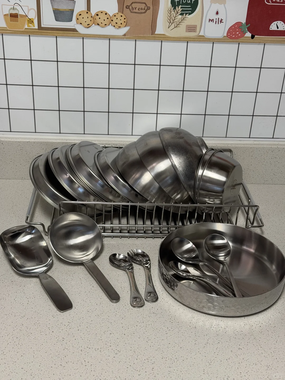 别人都有好看的碗碟只有我是冰冷的不锈钢