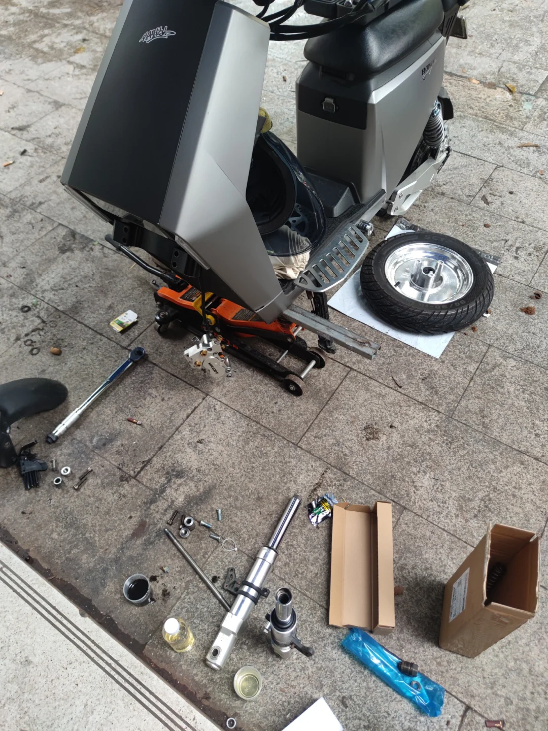 前减震换弹簧换油