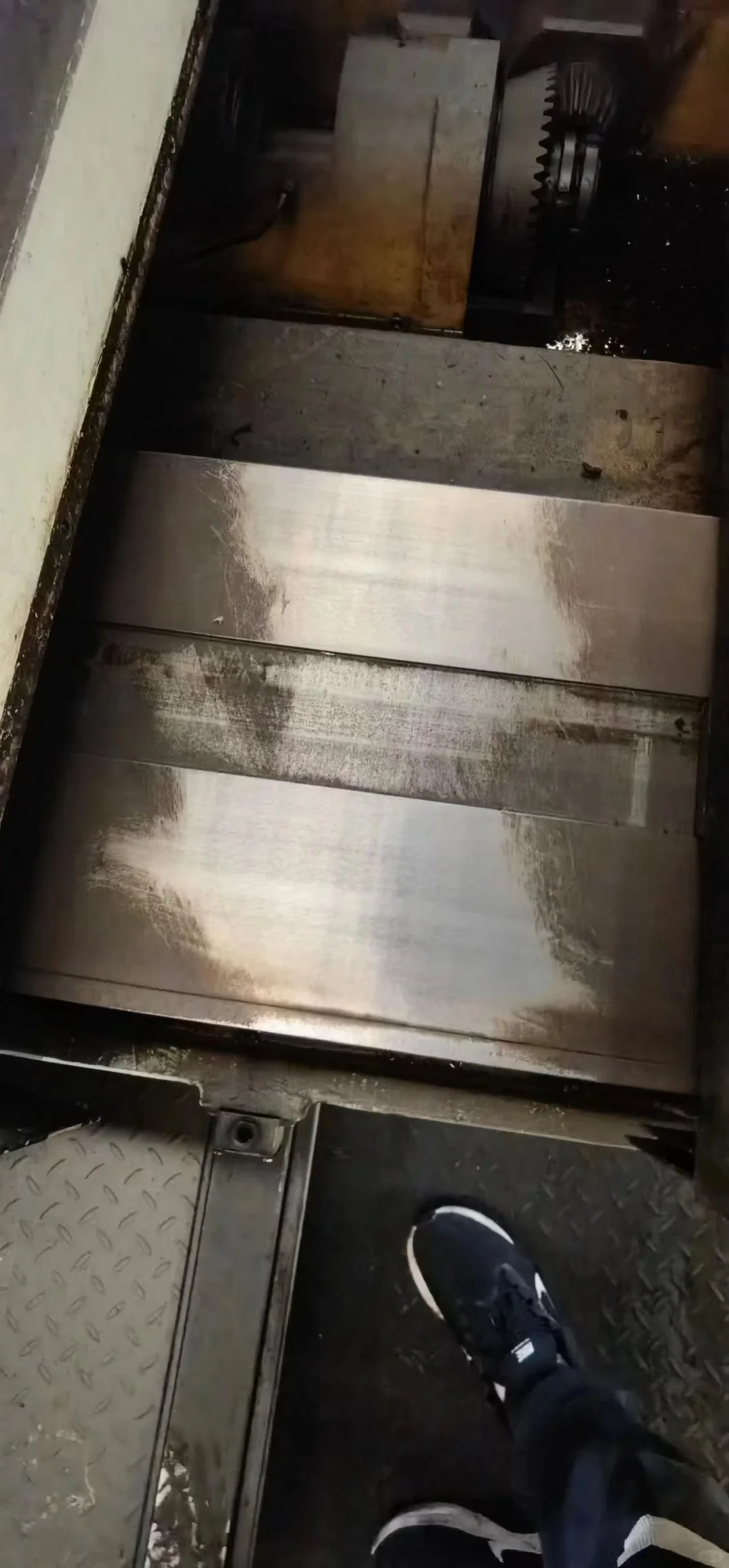 出两台龙门铣床2x6米一台，2x4米一台，两台