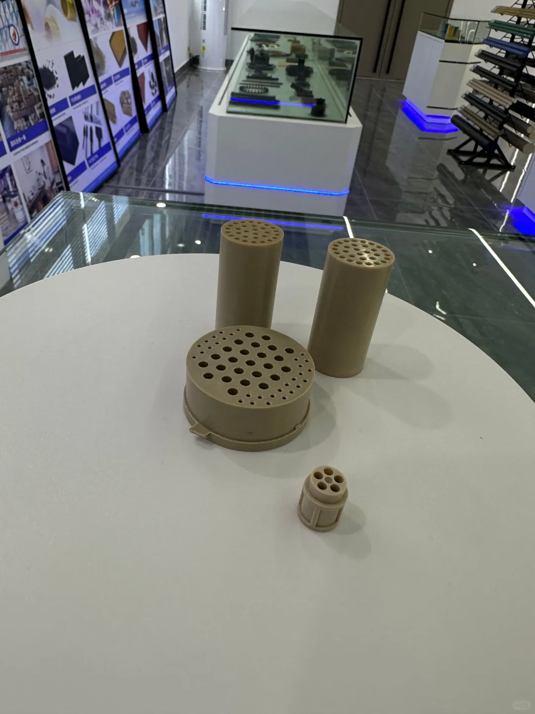 选择PEEK材料作为工程配件的关键优势