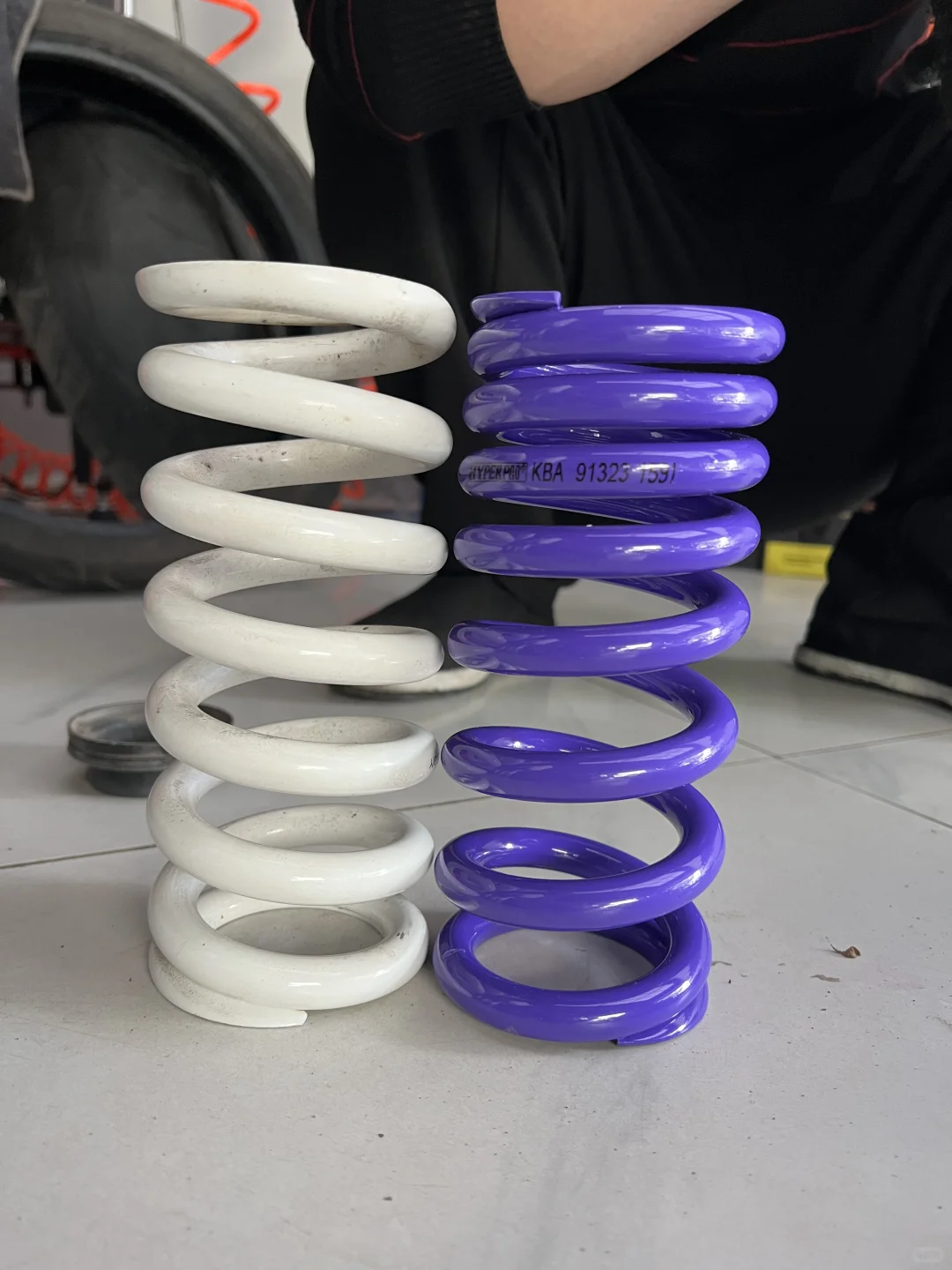 KTM1090后避震更换海魄降低弹簧