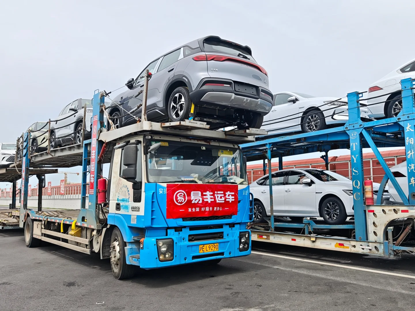 ?汽车托运能放随车物品吗？