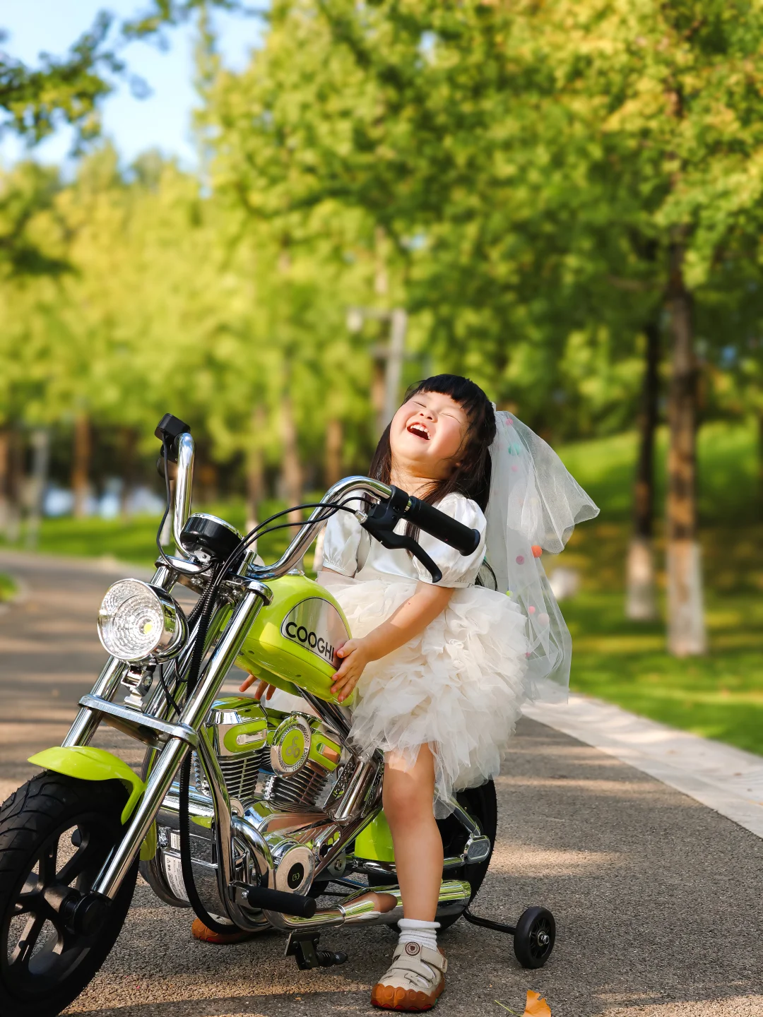 生日拍照 | 3岁啦‼️恭喜这位少女喜提爱车?