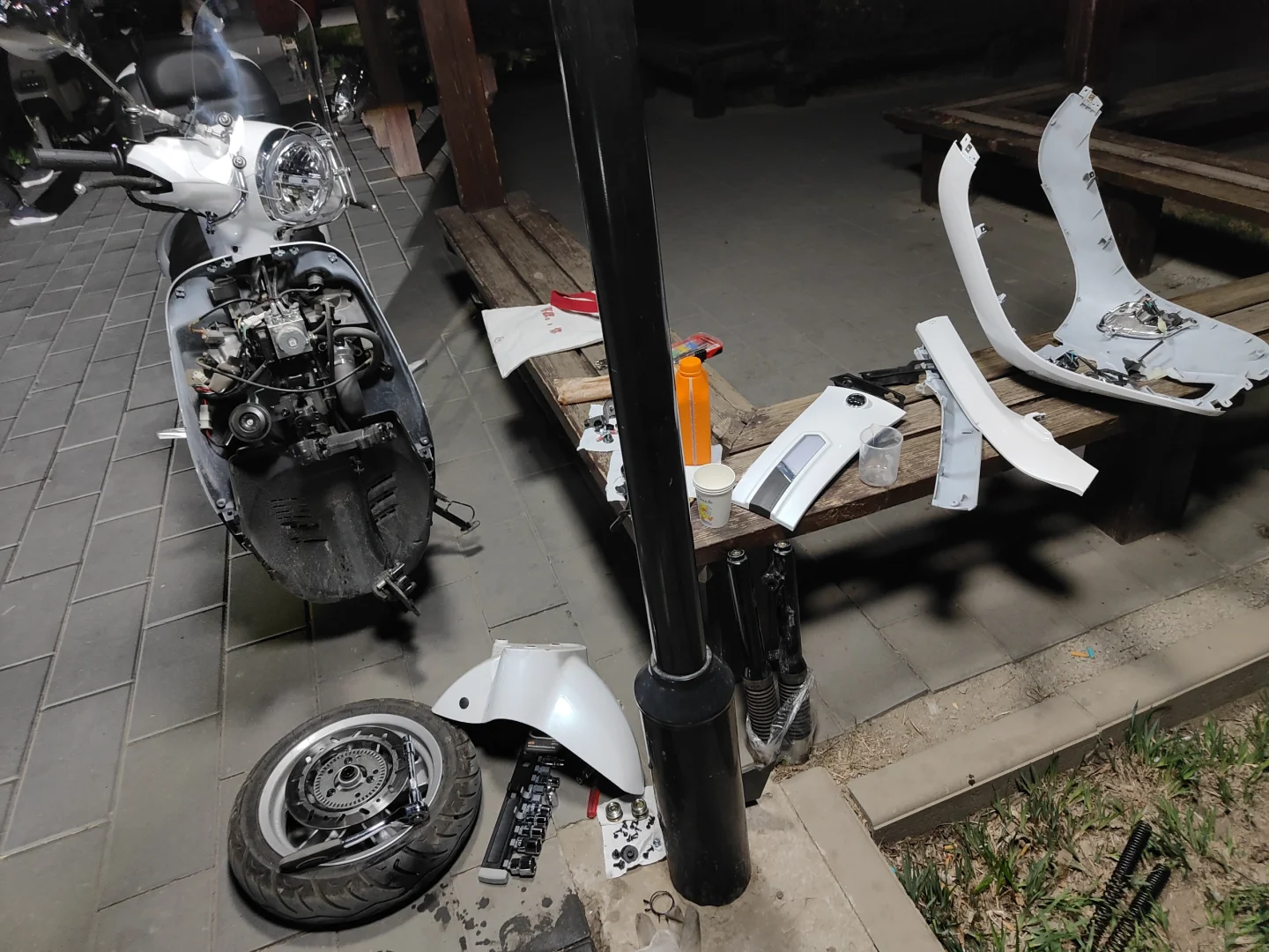 三阳飞度换前减震弹簧，花小钱办大事