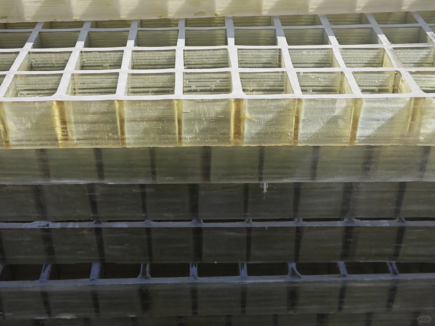 玻璃钢格栅——现代工业与建筑领域的革新