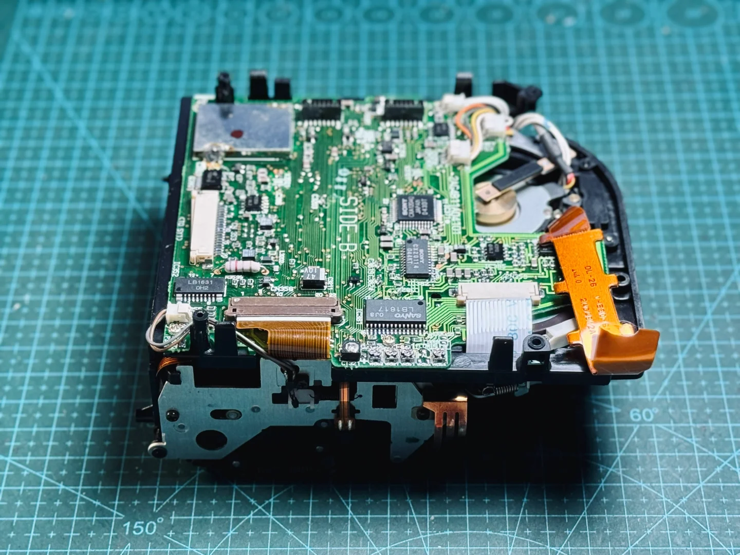 小日子三十多年前产的机电一体化典范！