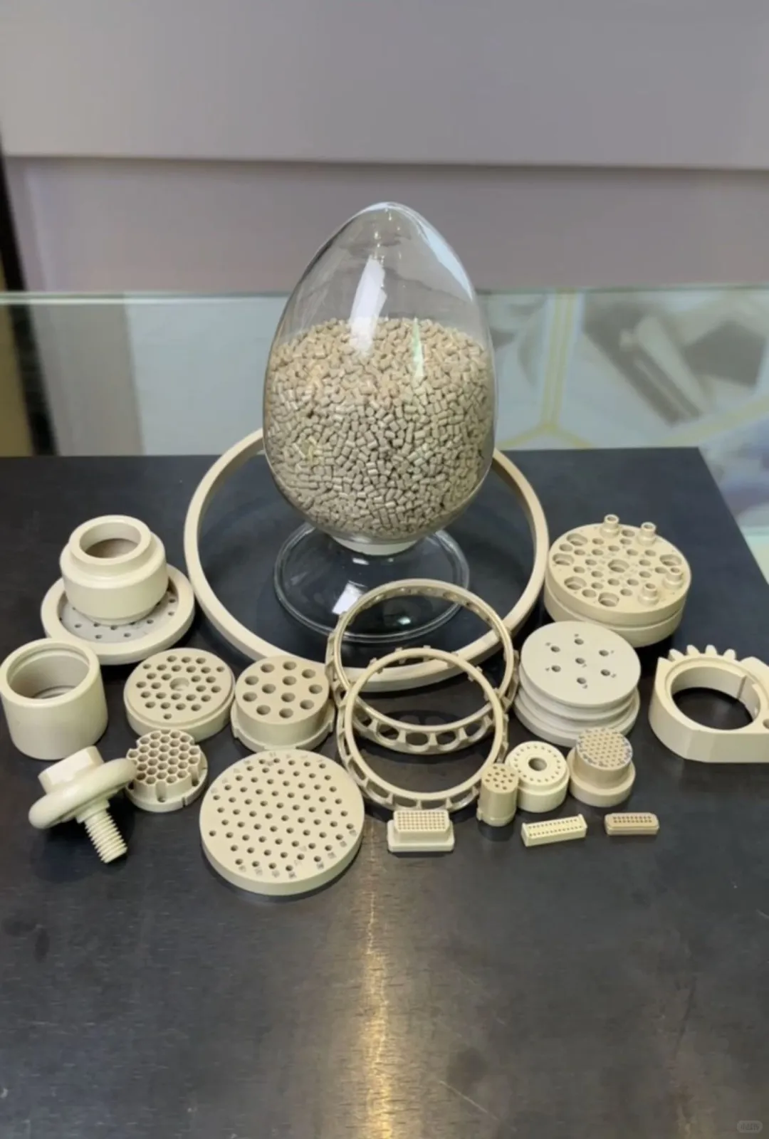 选择PEEK材料作为工程配件的关键优势