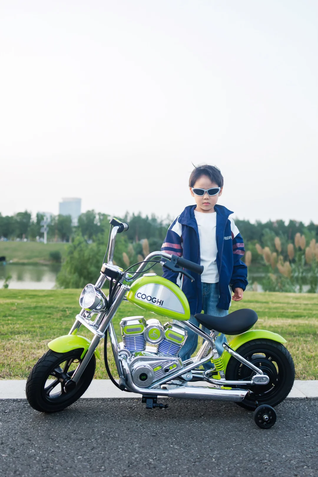 4岁幼崽开哈雷？这小子是要C位出道！?️