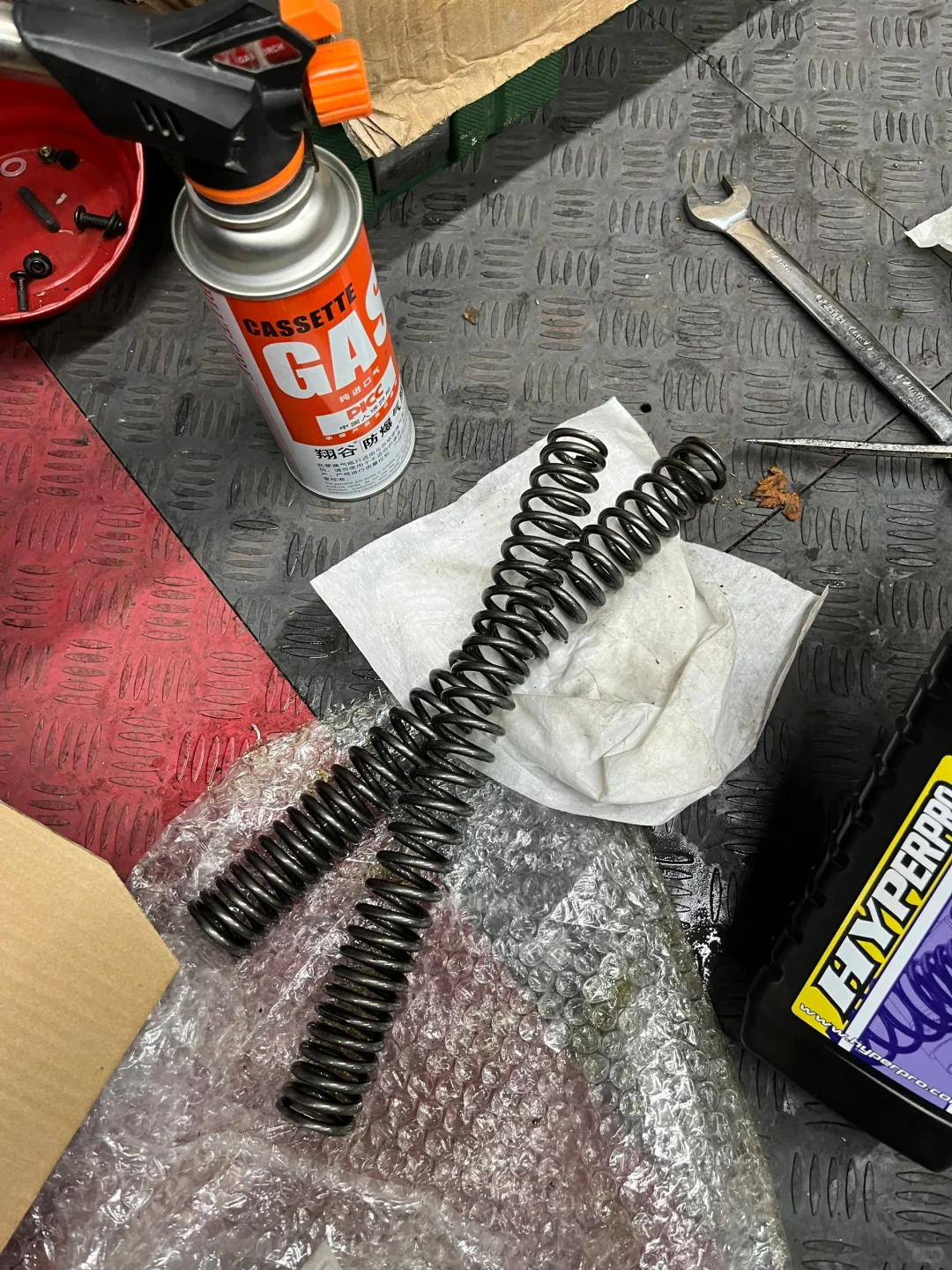 450SR更换前避震弹簧及避震油