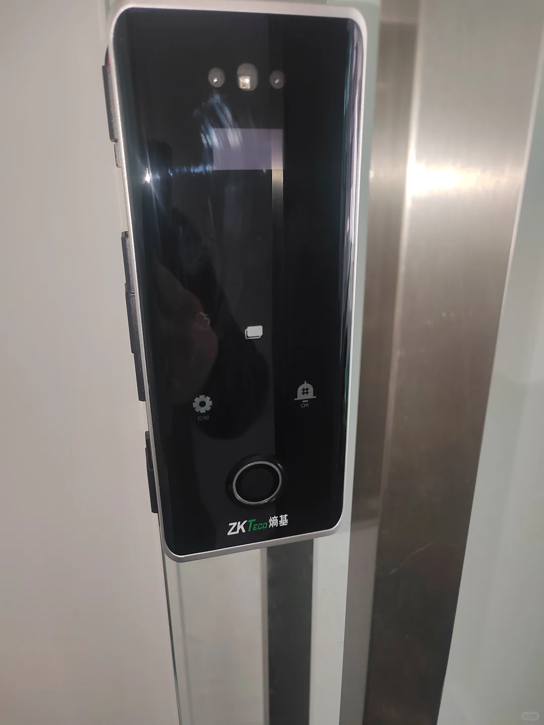 免打孔人脸识别门禁