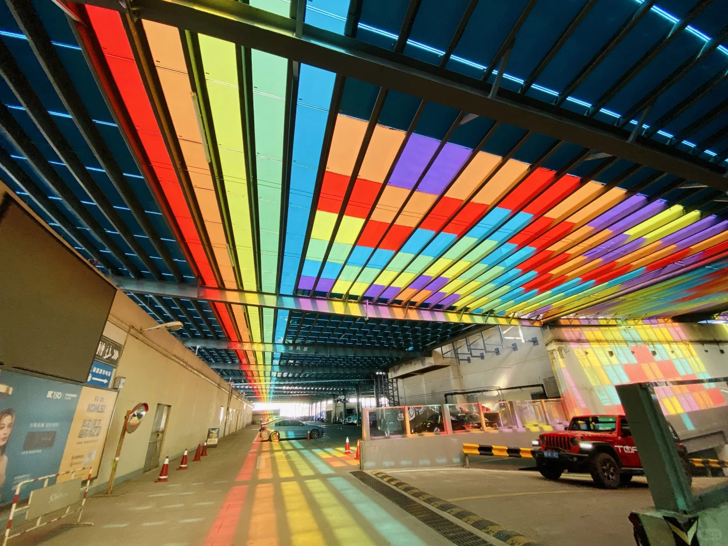 彩色透光发电玻璃