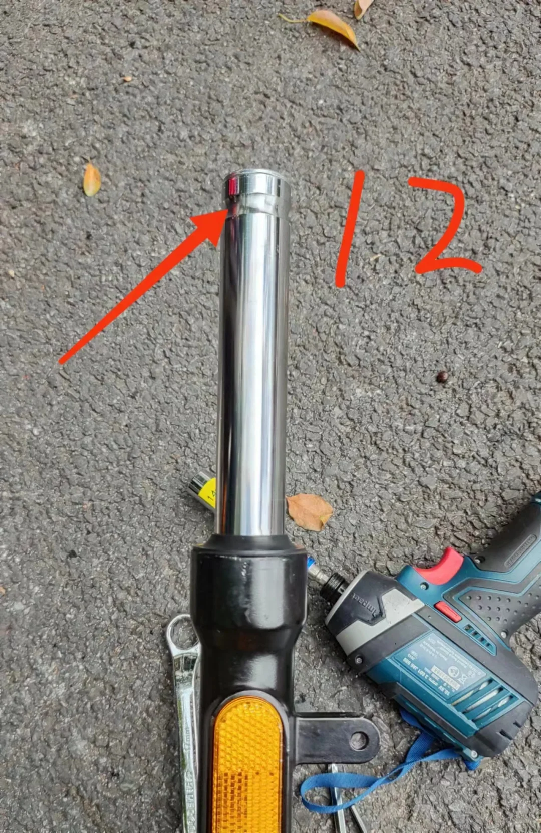 九号F90前避震换弹簧，后避震换气瓶减震