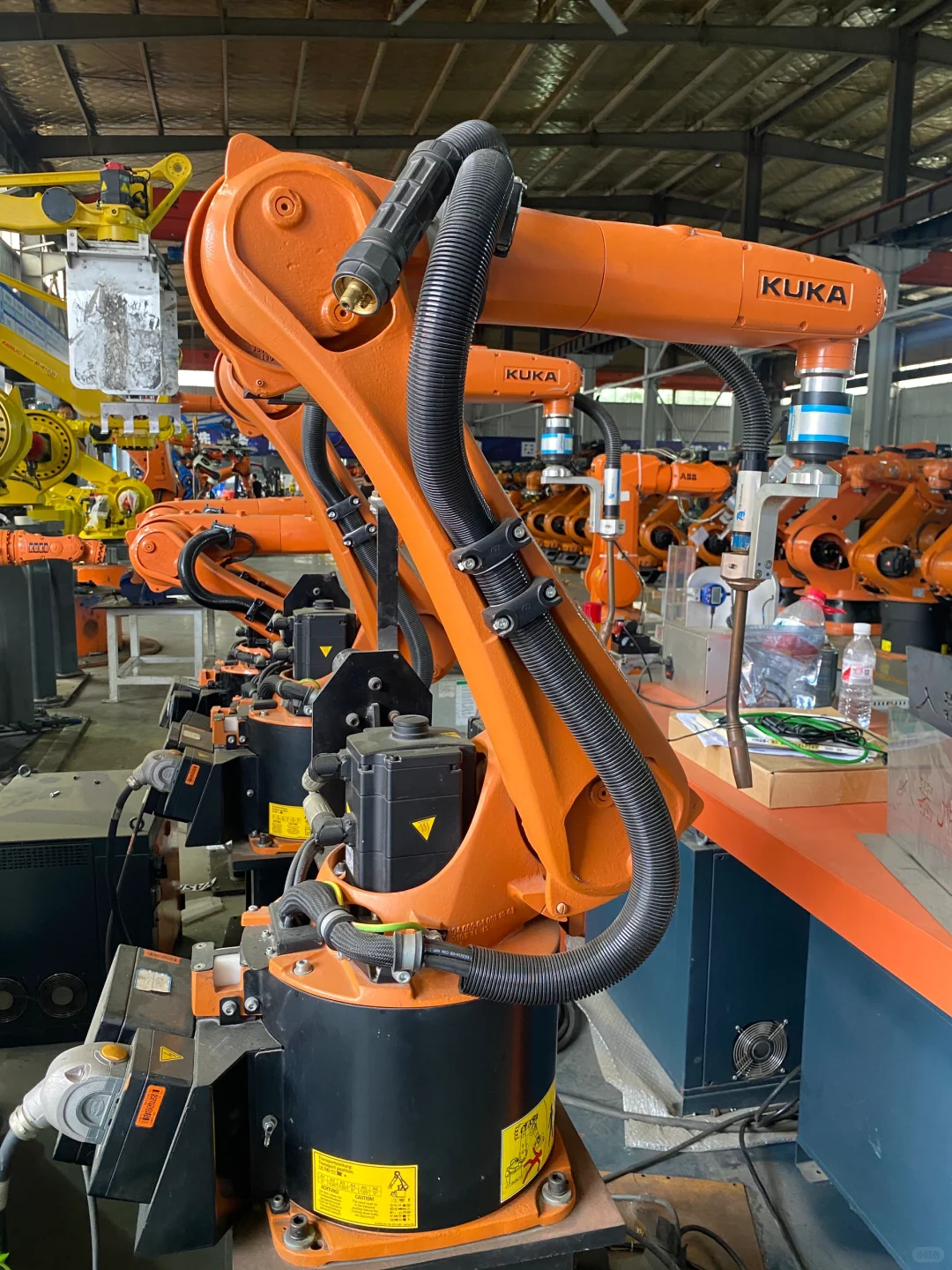 库卡KR5 R1400焊接小型机械臂