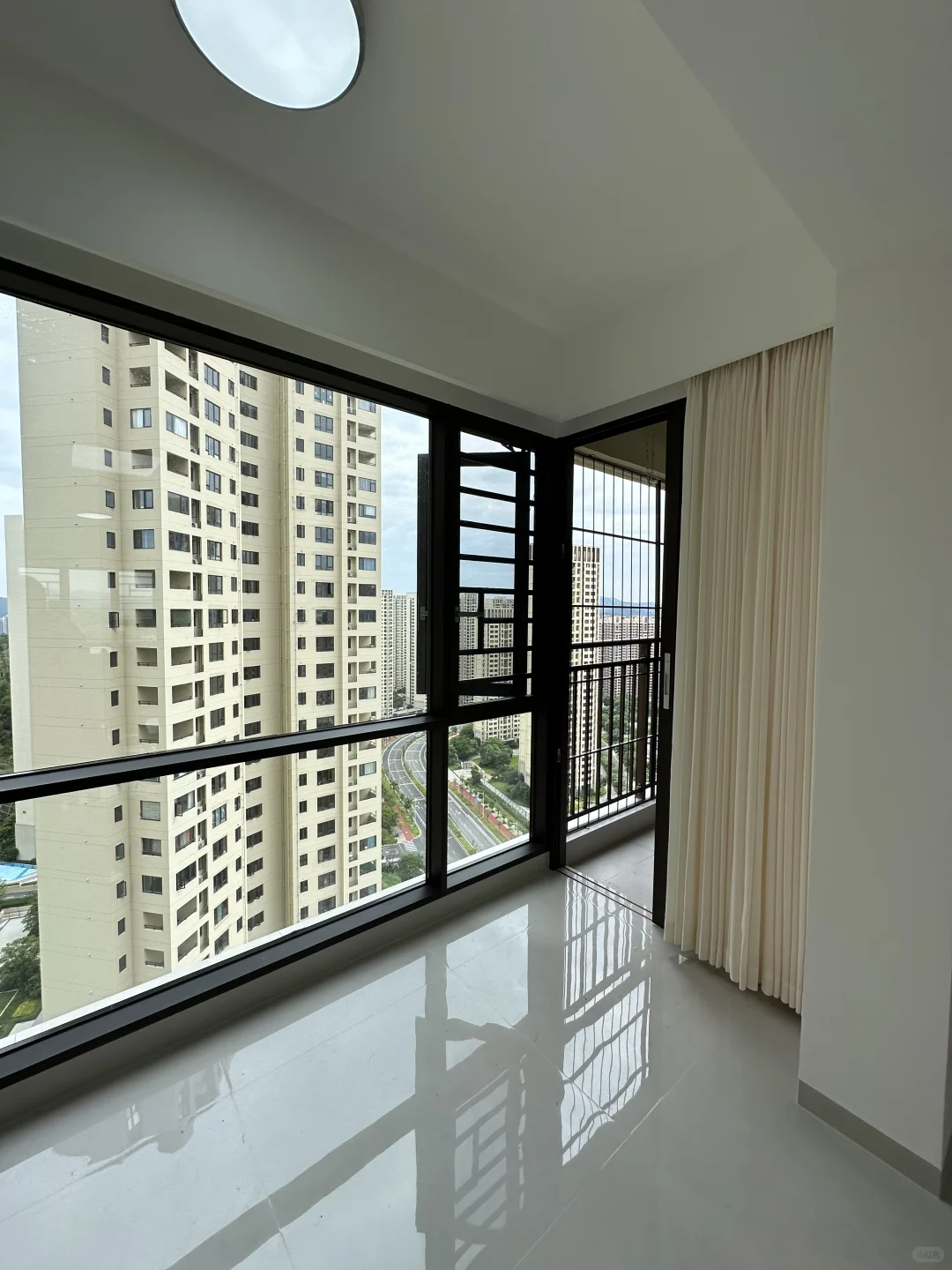 阳台半封，一半生活一半诗意