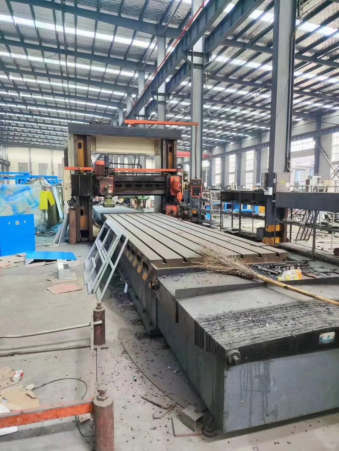 出两台龙门铣床2x6米一台，2x4米一台，两台