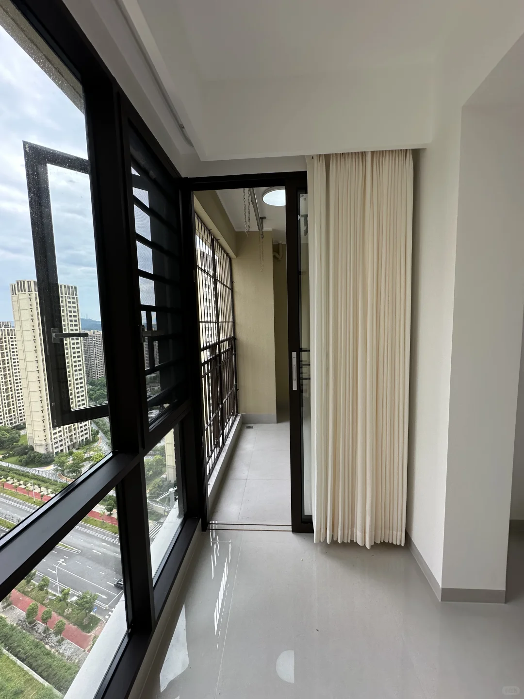 阳台半封，一半生活一半诗意