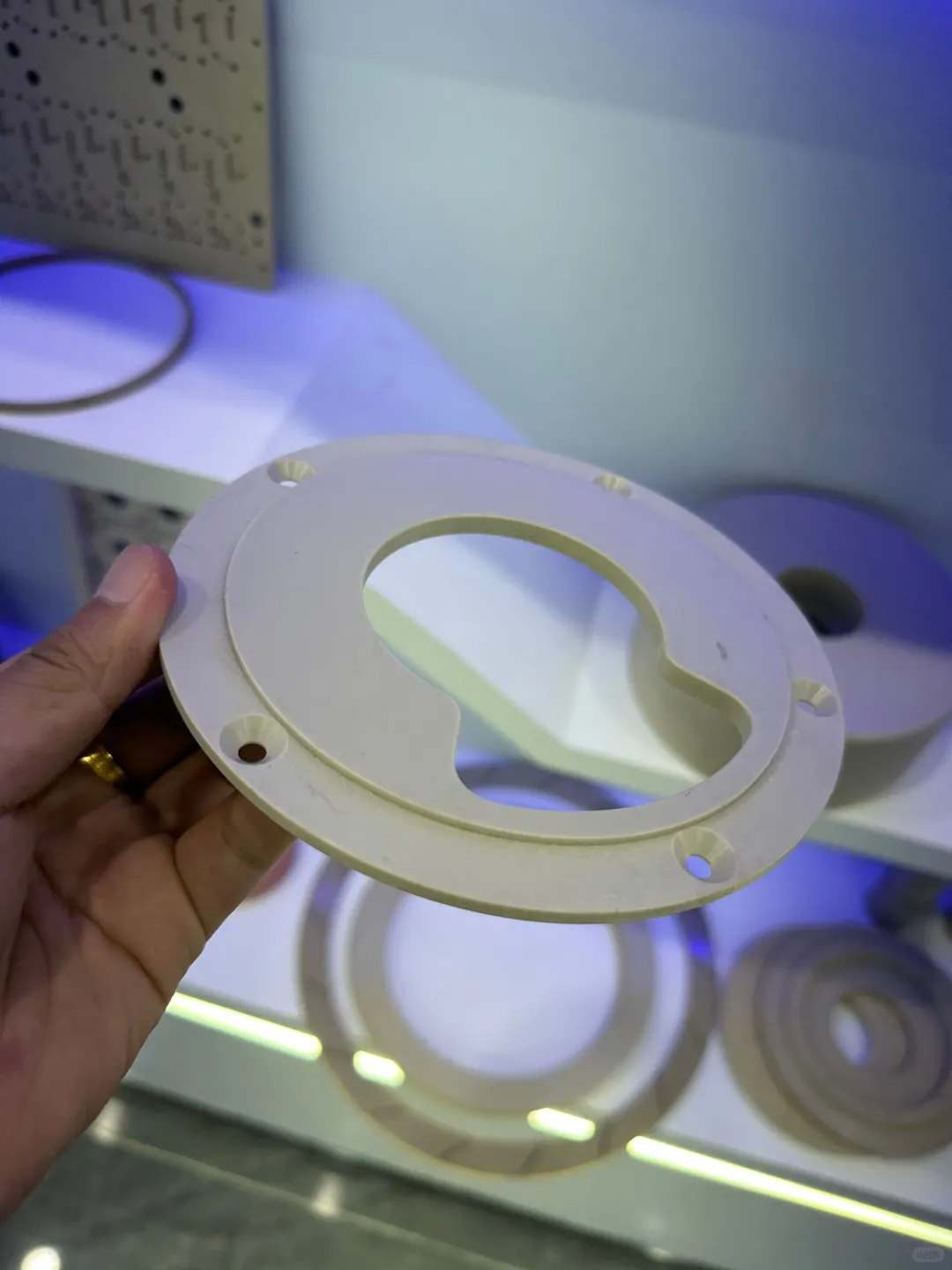 PEEK:神奇塑料!高温、耐腐蚀、无敌强!