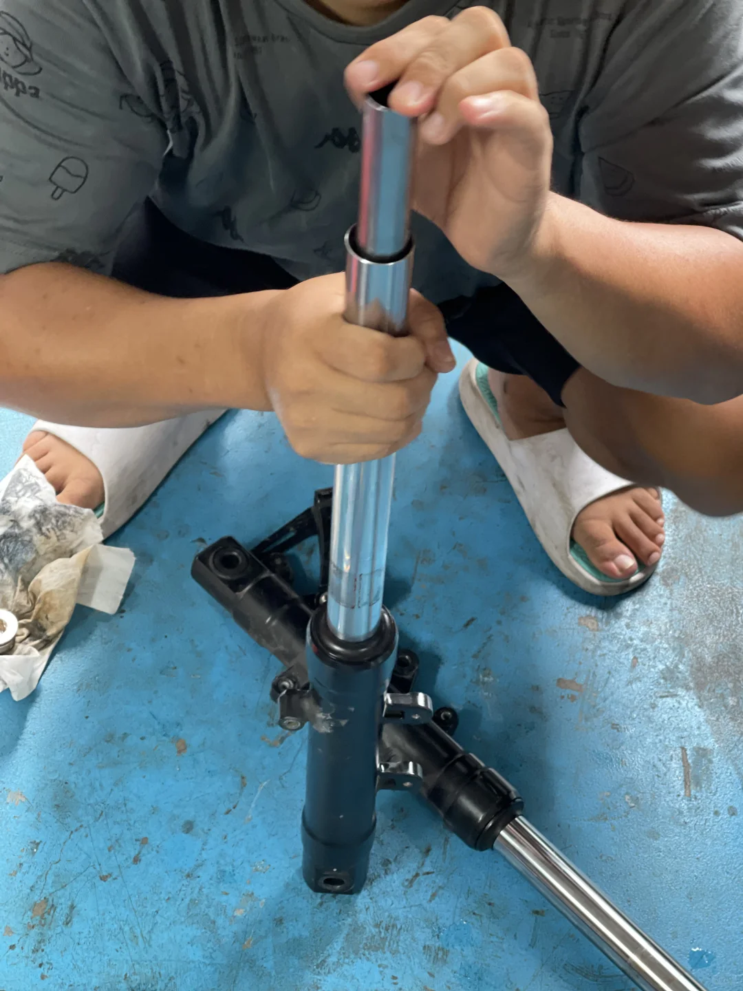 Xmax300更换前避震弹簧