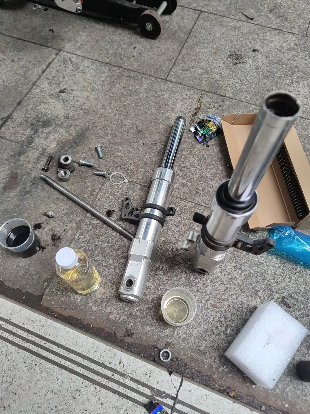 前减震换弹簧换油