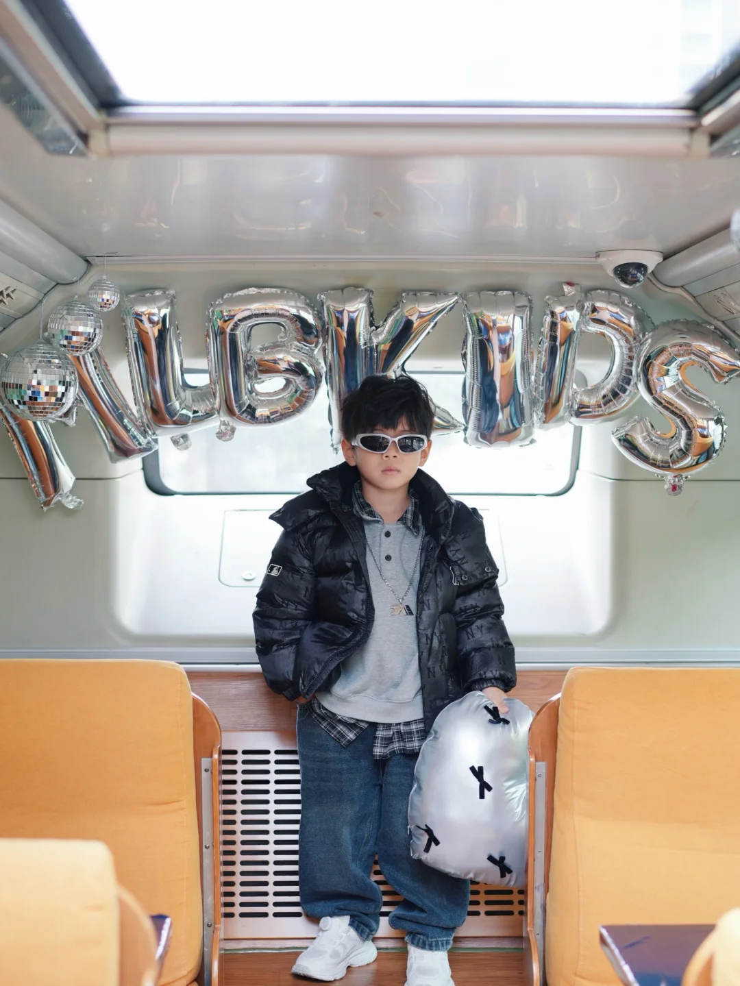 集合❗️上海街头惊现MLBKIDS老花痛车巴士?