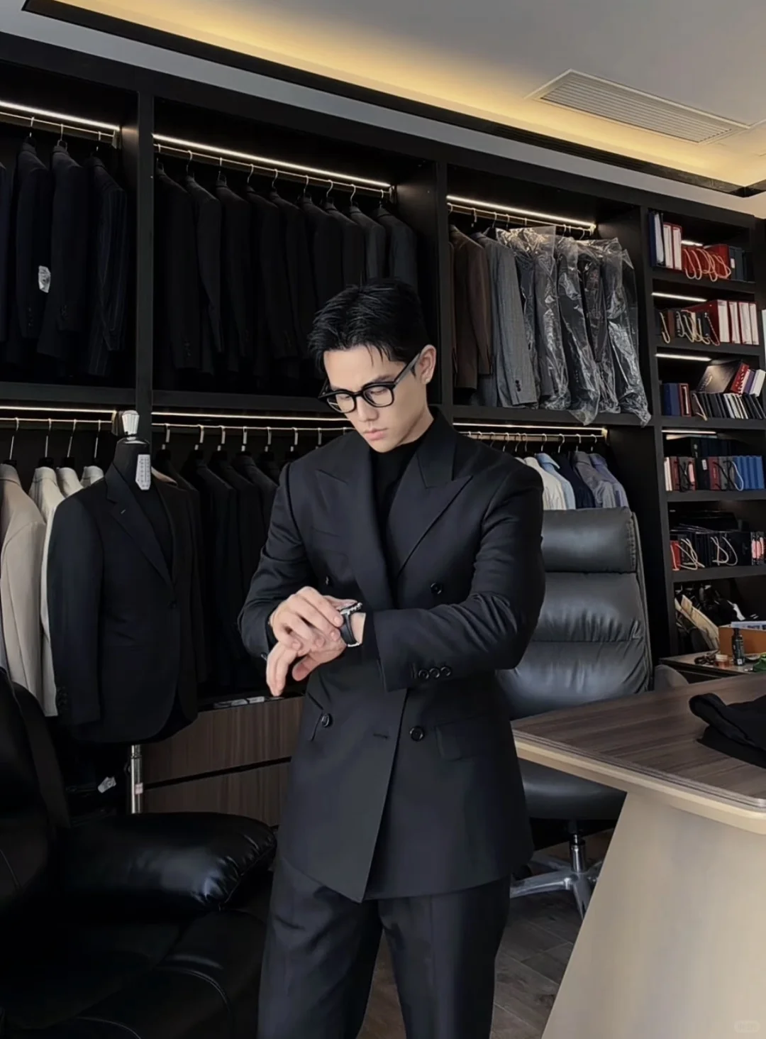 今日OOTD|一件双排扣西装穿出精英感