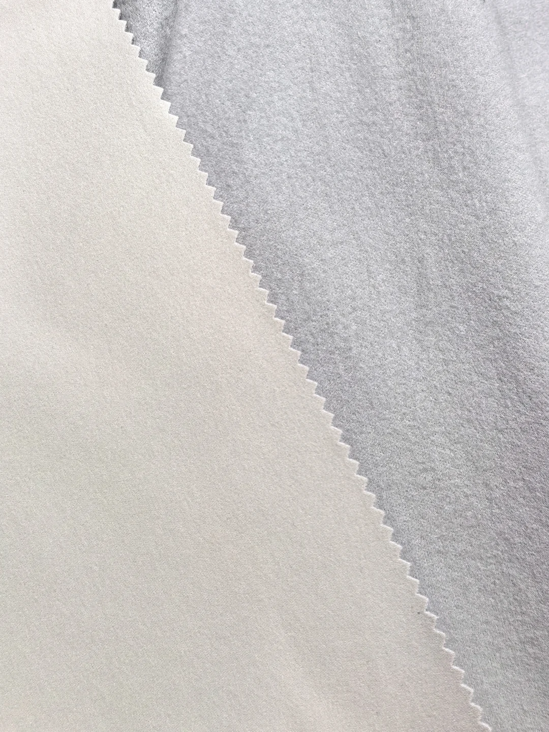 复合绒内里 | 弹力防水保暖亲肤软壳面料