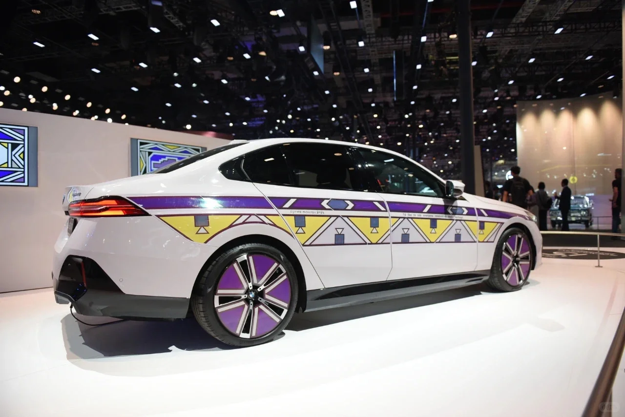 这款宝马会变色？