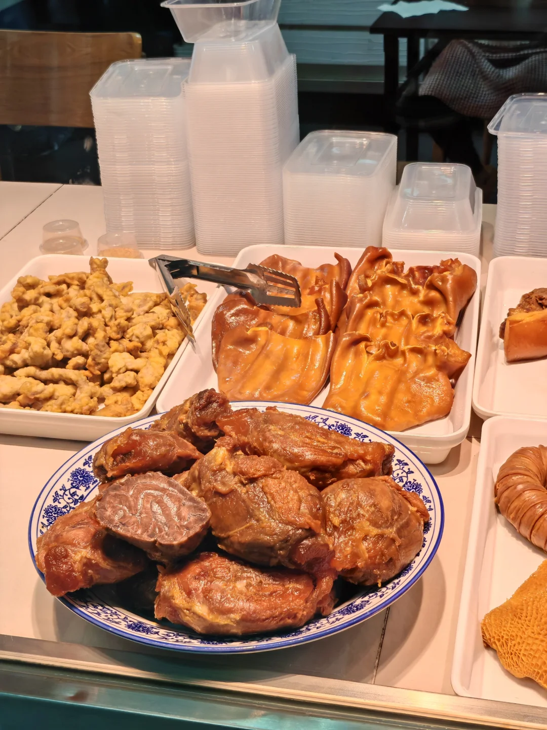 干净清爽的卤味店真的很加分 一次买三家