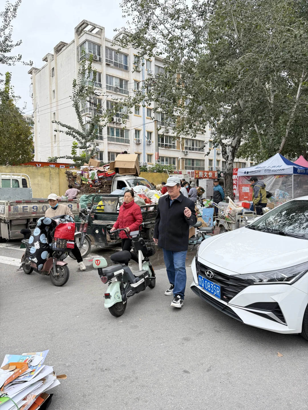 都来这儿卖纸壳子因为一斤多一毛