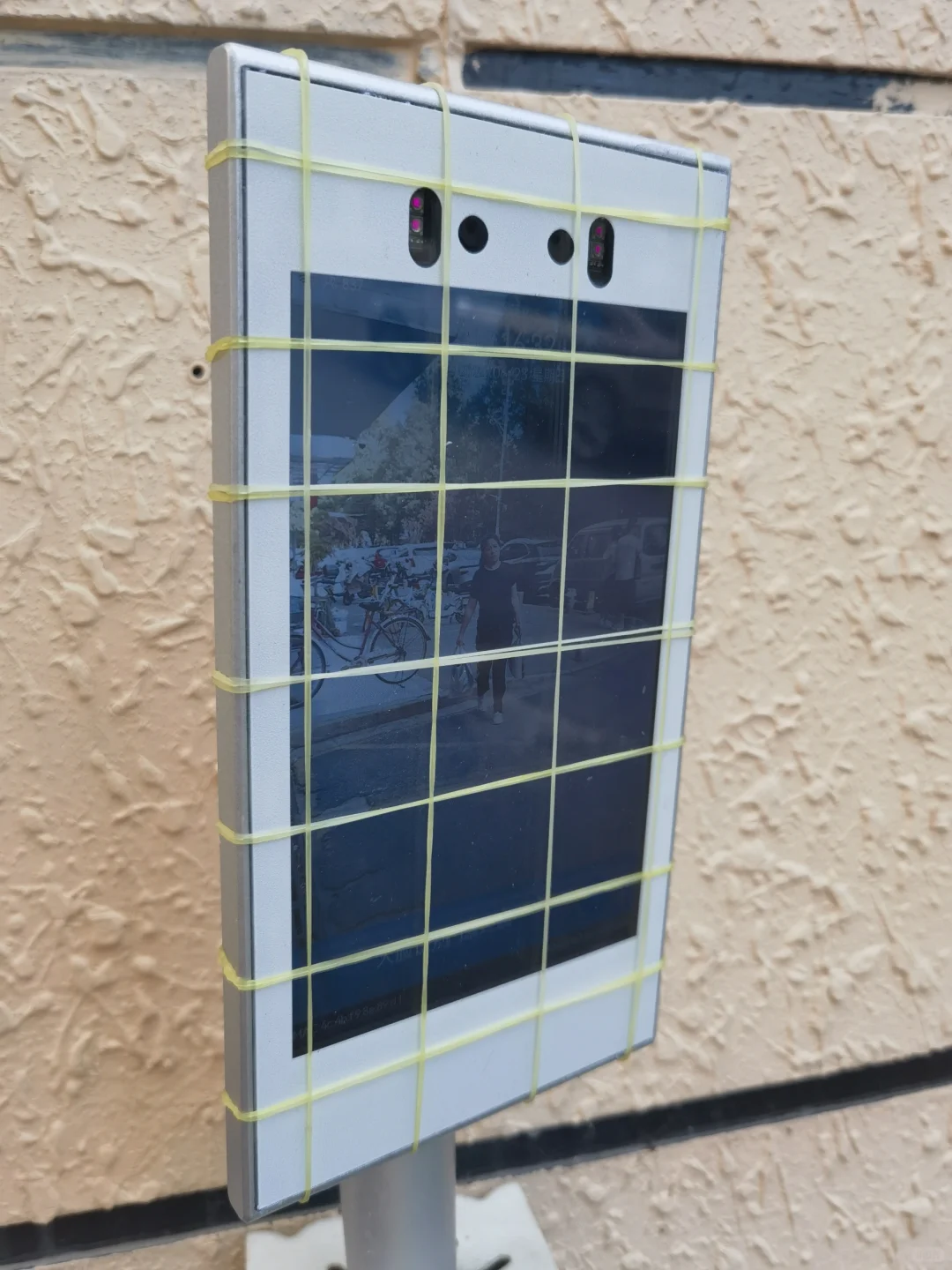 人脸识别门禁终端玻璃面板破碎（已完结）