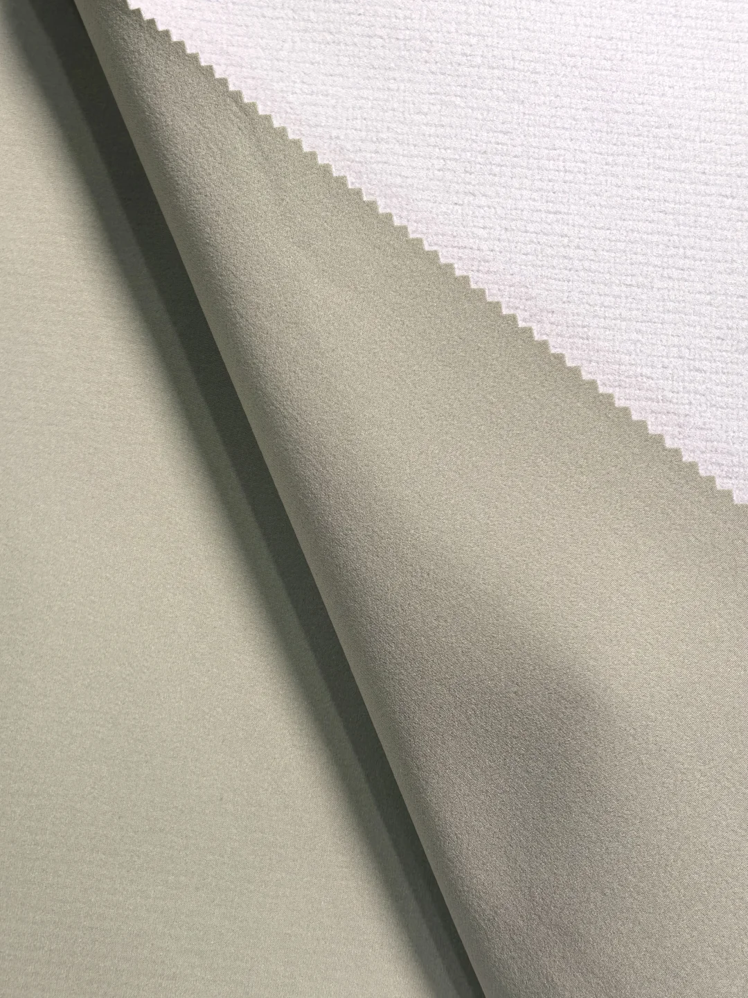 复合绒内里 | 弹力防水保暖亲肤软壳面料