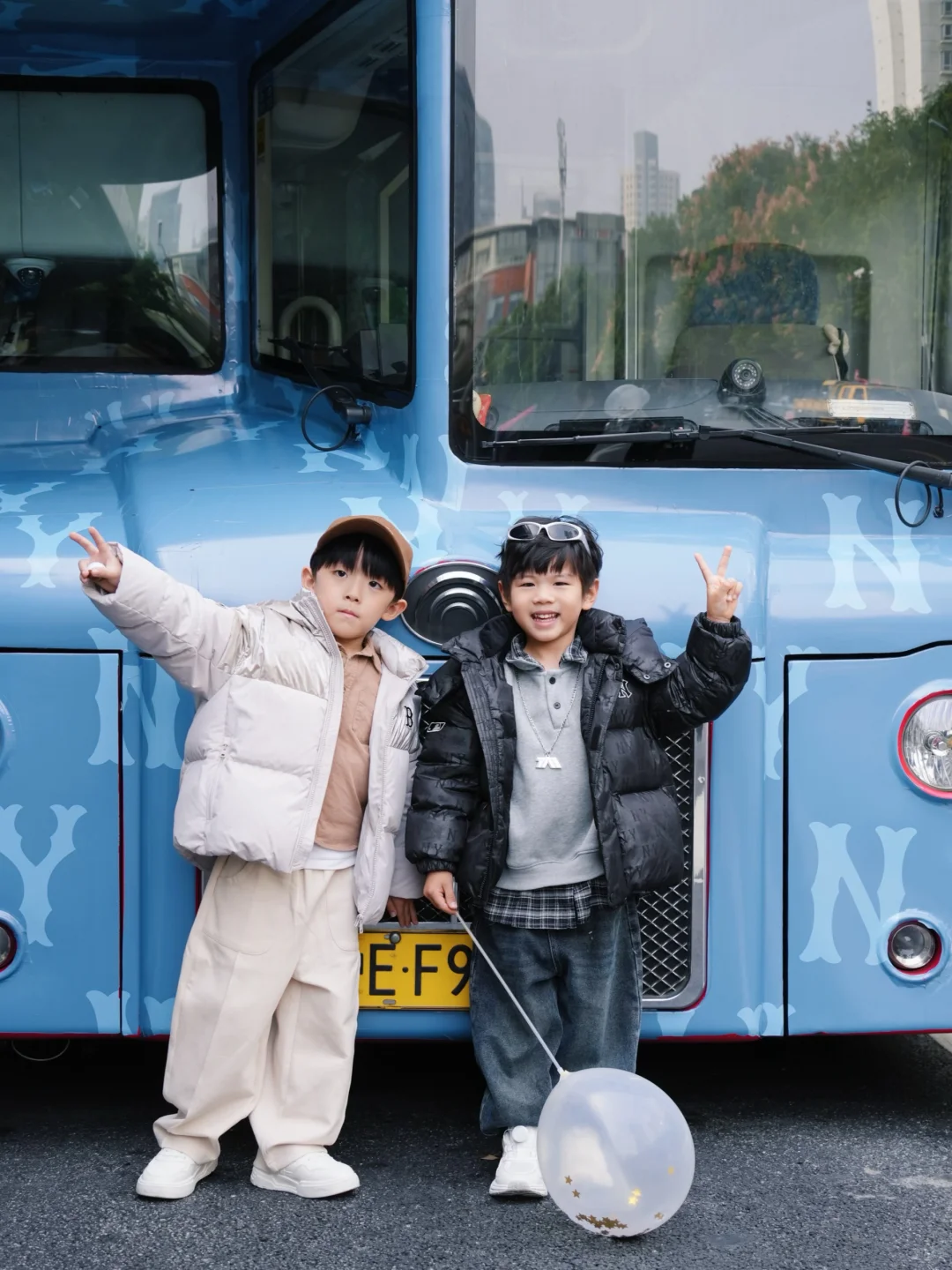 集合❗️上海街头惊现MLBKIDS老花痛车巴士?